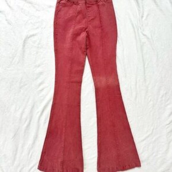 Fitted Flare Pants — Model Off-Duty Bell Bottoms - Picture 2 of 5